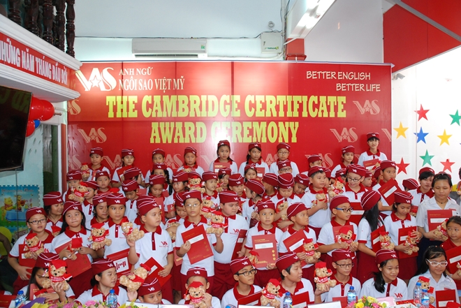 Hơn 100 học sinh Trung tâm Anh ngữ VAstar nhận được chứng chỉ Quốc tế Cambridge 	