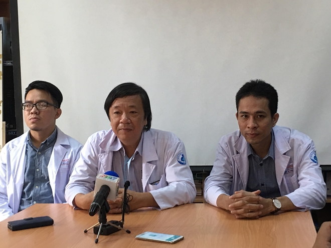 Cứu sống 2 trường hợp uống nhầm xăng và hóa chất