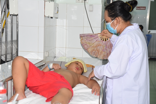 TP Hồ Chí Minh:  Sốt xuất huyết vẫn "nóng", Sởi chưa có dấu hiệu "hạ nhiệt"