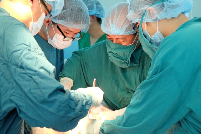 Sau cơn đau đầu dữ dội, nhập viện phát hiện khối máu tụ dưới màng cứng