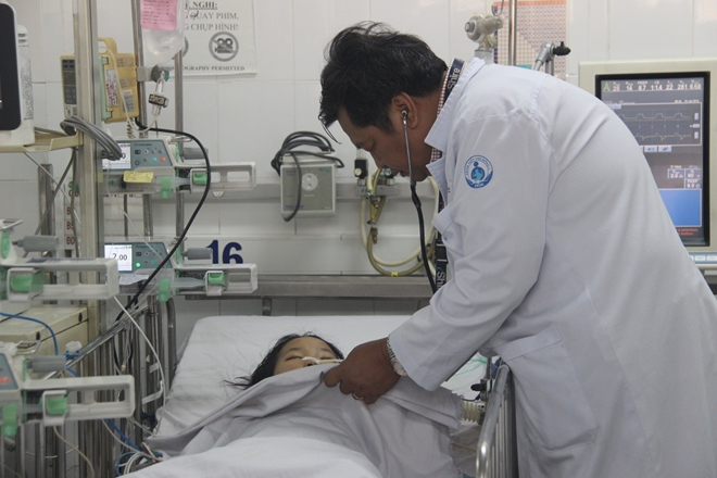 Bé gái nguy kịch nghi do uống trà sữa 