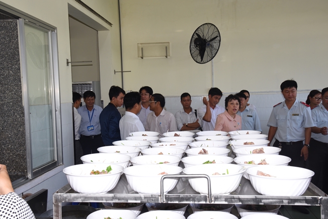 “Cái bụng” của  công nhân mất an toàn do ông chủ làm ngơ với cái bếp 