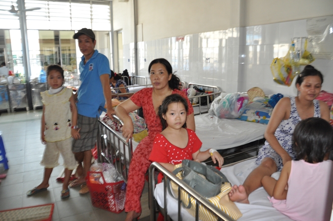 Không ở đâu mua kháng sinh dễ như ở Việt Nam