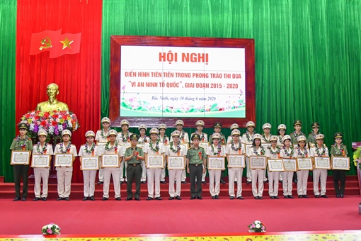 ĐH Kỹ thuật-Hậu cần CAND tôn vinh điển hình tiên tiến trong phong trào thi đua