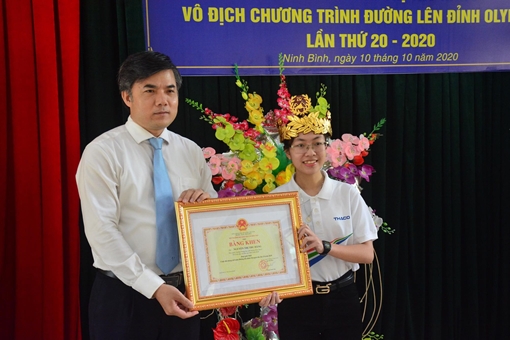 Tặng Bằng khen của Bộ trưởng Bộ GD&ĐT cho quán quân Đường lên đỉnh Olympia
