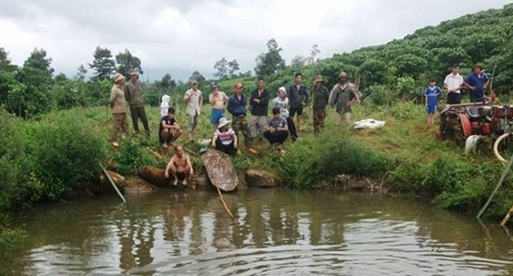 Người phụ nữ bán vé số 2 lần gãy tay chân chết dưới ao