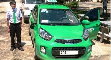 Tài xế mưu trí chở đối tượng dùng dao khống chế vào đồn Công an