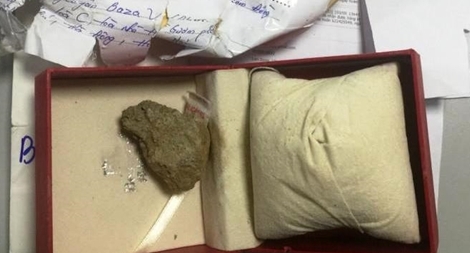 Gửi đồng hồ Bestdon nhận được… cục bê tông