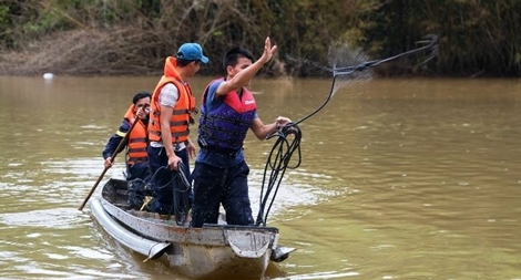  Chìm xuồng ở vùng rừng núi, 5 người chết