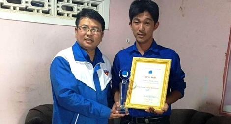 Trao giải thưởng “Thanh Niên Sống Đẹp” cho người cứu hai nữ sinh