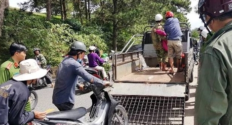 Cứu sống một phụ nữ nhảy hồ Xuân Hương tự tử