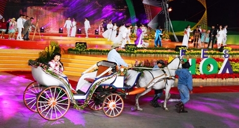  Lung linh sắc màu đêm khai mạc Festival hoa Đà Lạt