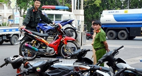 Triệu tập 32 thanh niên tụ tập, đua xe ở Đà Lạt