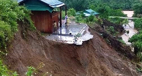 Cặp vợ chồng thoát chết kỳ diệu dưới độ sâu 2m khi bị đất vùi