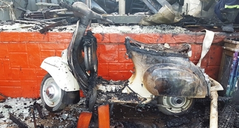 10 chiếc xe cổ bị thiêu rụi cùng quán cà phê ở hồ Tuyền Lâm