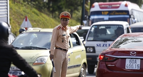 Du khách ùn ùn đổ về Đà Lạt trốn nóng