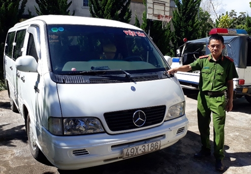 Triệu tập tài xế “ủi” Trung úy Công an gần 100m rồi bỏ trốn