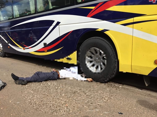 Nhậu say mèm, ngã xuống đường bị xe khách tông tử vong