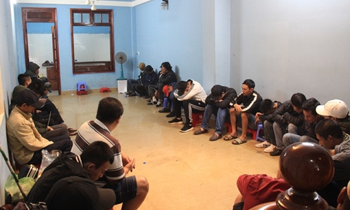 Triệt phá ổ bạc trong hầm ở TP Đà Lạt, thu giữ cả tỷ đồng cùng nhiều hung khí