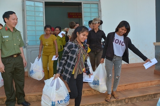 Làng Cùi hồ hởi đón Tết sớm