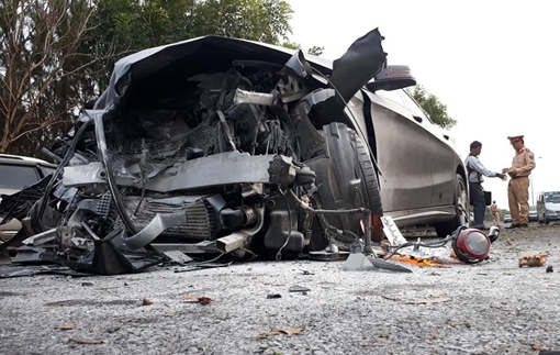 Khởi tố tài xế gây tai nạn trên đường cao tốc khiến 2 người chết