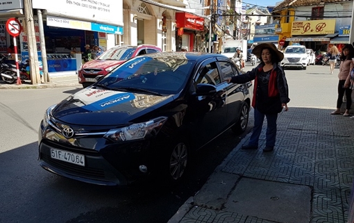 Người nước ngoài đi ôtô cướp tài sản giữa phố Đà Lạt