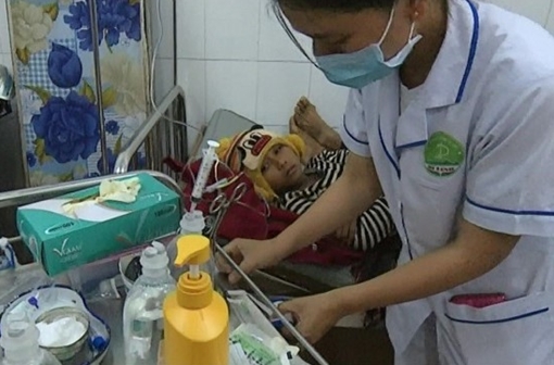 Dịch vụ nấu ăn “chui” khiến người ăn cưới la liệt nhập viện