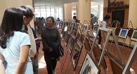 Tái hiện sinh động con người miền Đông Nam bộ qua 1.600 bức ảnh