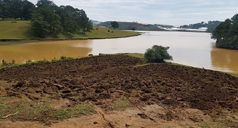 Tự ý đào xới đồi thông đẹp nhất Suối Vàng