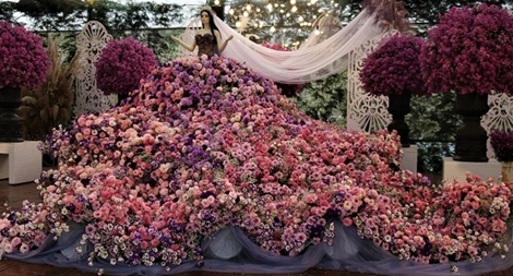 Xác lập kỷ lục váy hoa tươi lớn nhất Việt Nam