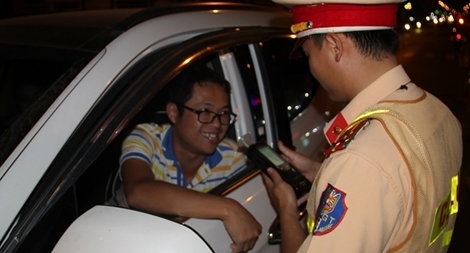 Sợ bị phạt, nhiều người không còn dám uống rượu lái xe