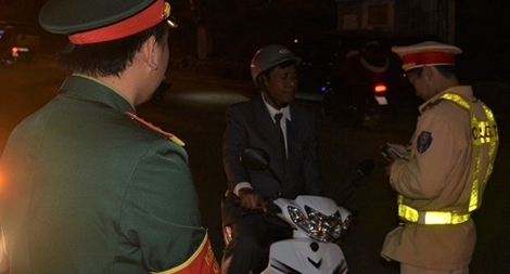 CSGT phối hợp Kiểm soát Quân sự tăng cường kiểm tra nồng độ cồn