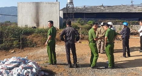 Người đàn ông chết cháy bên đường