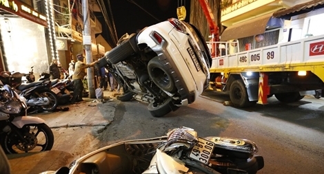 Xe 7 chỗ trôi tự do gần 200 mét dọc phố núi Đà Lạt