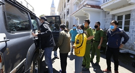 Bắt nhóm lừa đảo với chiêu "bán thuốc trị bệnh"