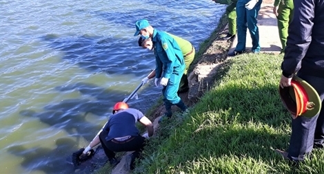 Nam thiếu niên tử vong dưới hồ Xuân Hương