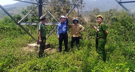 Kiểm tra an toàn hệ thống truyền tải điện 500kV dịp lễ 30-4