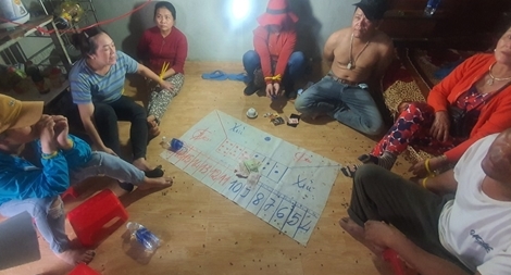 Ổ tài xỉu có nhiều “quý bà’ sát phạt