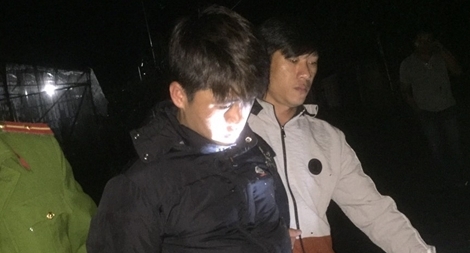 Thấy Công an ném vội ma túy vẫn không thoát