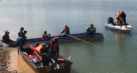 Ba học sinh lớp 8 tử vong dưới hồ nước