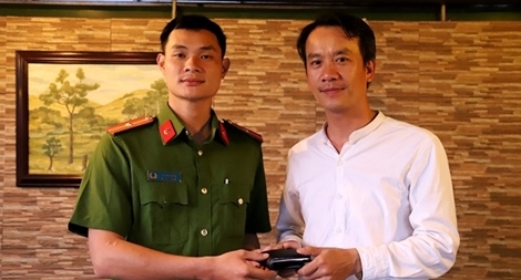 Giúp mẹ trả 50 triệu đồng cho người đánh rơi