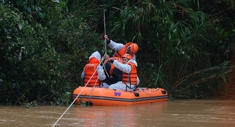 Tìm thấy thi thể một trong hai nữ du khách bị lũ cuốn trôi
