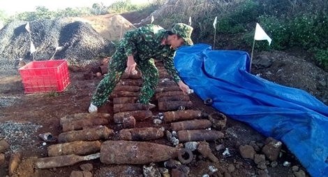 Phát hiện 800kg đạn pháo khi đào móng nhà