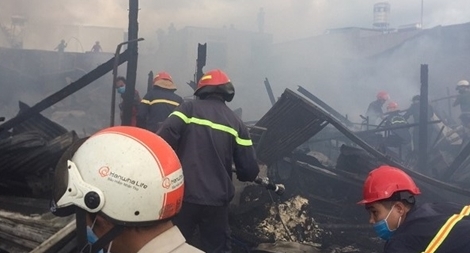 Hỏa hoạn thiêu rụi 4 căn nhà ở Lâm Đồng