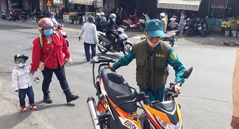 Lập chốt phạt hàng chục người không đeo khẩu trang