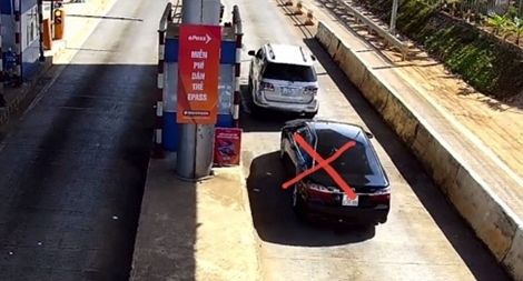 Tài xế 3 lần “thông chốt” trạm thu phí để... trốn vé