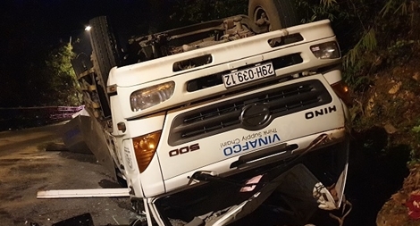 Trên đường về nhà, hai nữ sinh bị xe tải tông tử vong