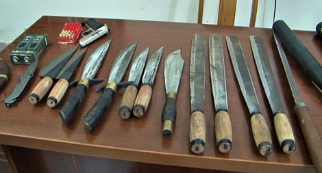 Hai đối tượng truy nã bị bắt cùng đồng bọn và lô vũ khí 