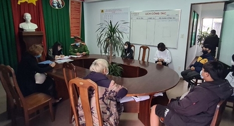 Selfie hoàng hôn mùa dịch, 8 thanh niên bị phạt 16 triệu đồng