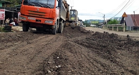 Tạm dừng thi công, kiểm tra chất lượng vật liệu sửa chữa QL20